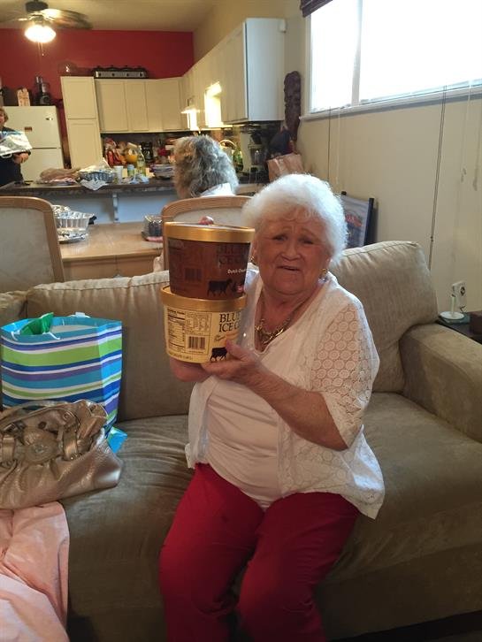 Treba Elizabeth Okun - Photo 3