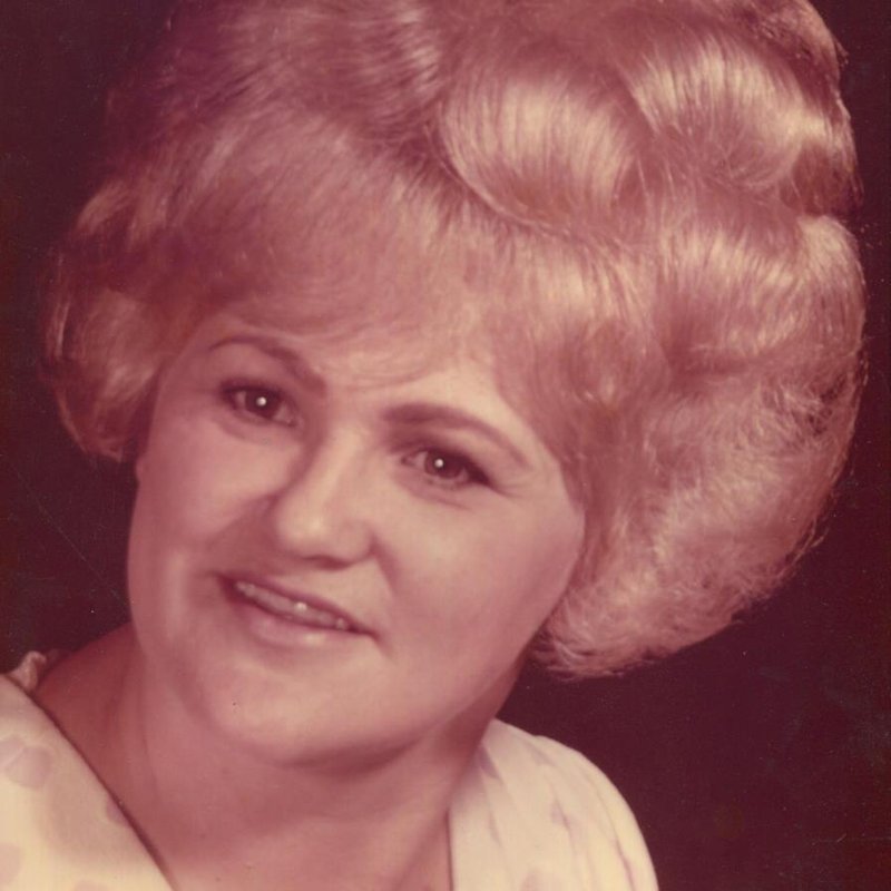 Treba Elizabeth Okun - Photo 2