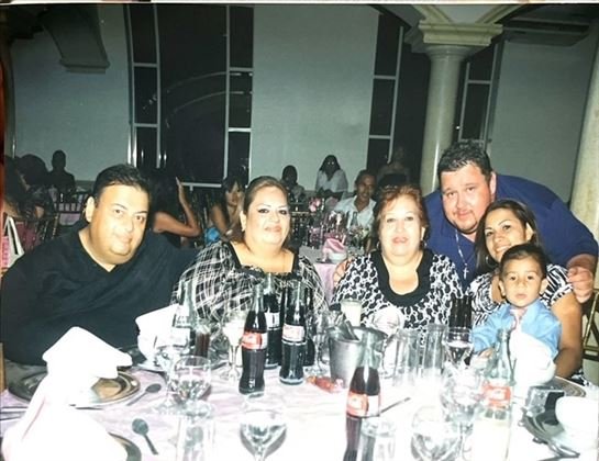 Linda Barron de Alfaro - Photo 5