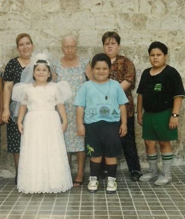 Linda Barron de Alfaro - Photo 9