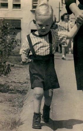 Peter Hamilton - Photo 7