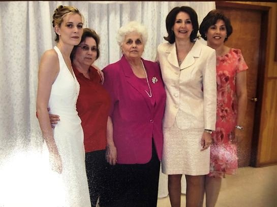 Annis Aileen Mooney - Photo 2