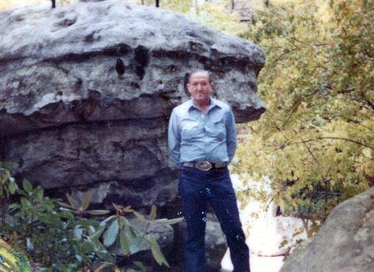 Arnold Lee Eaves - Photo 2