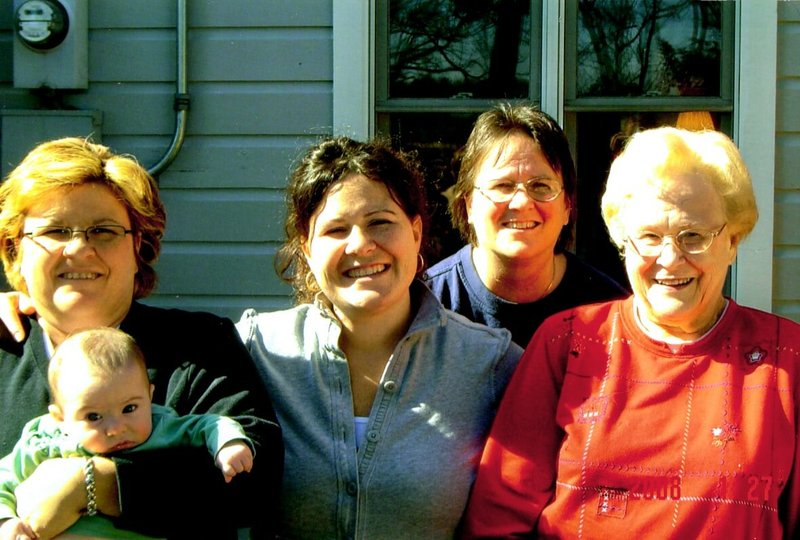 Rena Jean Mills - Photo 3