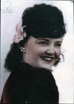 Emma Lee Harris - Photo 3